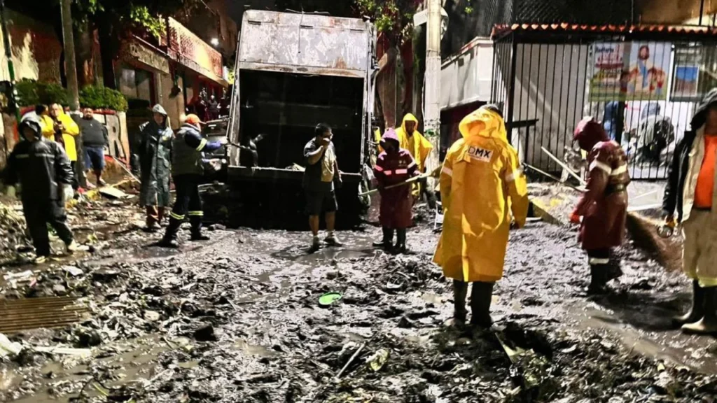 La alcaldía Magdalena Contreras informó que entre 15 y 20 viviendas resultaron dañadas principalmente en techos por lluvias caída de granizo.