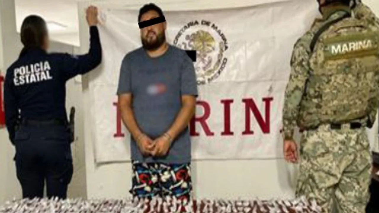 Elementos de la Marina y de la Policía de Sonora detuvieron a un menor en posesión de más de 500 dosis de metanfetamina.
