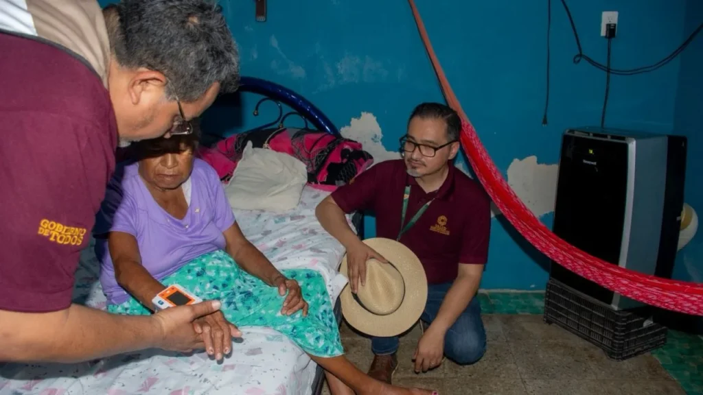 Salud en tu Barrio incluye atención médica, promoción de hábitos saludables, así como prevención y detección oportuna de enfermedades.