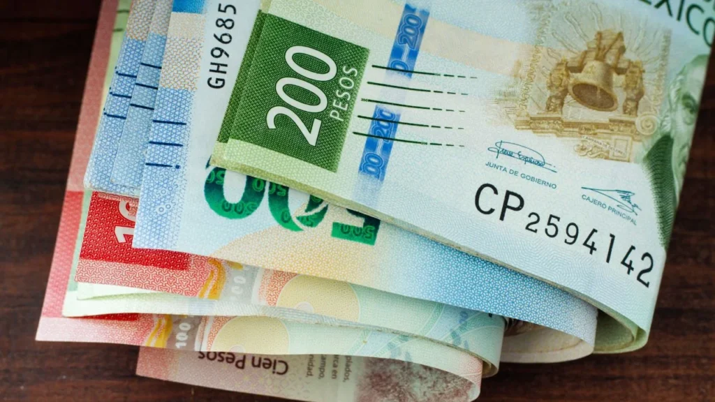 Descubre qué es la prima vacacional y qué trabajadores tienen derecho a recibirla este 2025 como parte de sus prestaciones de ley.