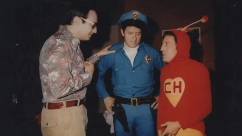 Imagen tomada durante las grabaciones de "El Chapulín Colorado"; en está aparecen Enrique Segoviano (izq), Carlos Villagrán (centro) y Roberto Gómez Bolaños (der).