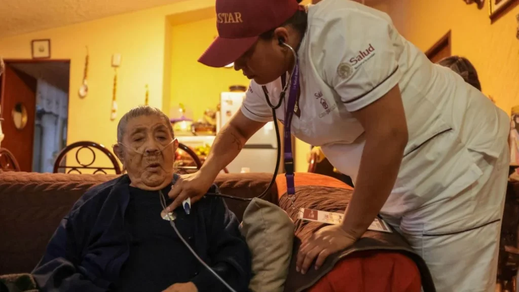 Descubre cómo serán las visitas del programa Salud Casa por Casa que lleva atención médica a domicilio a personas mayores y con discapacidad.