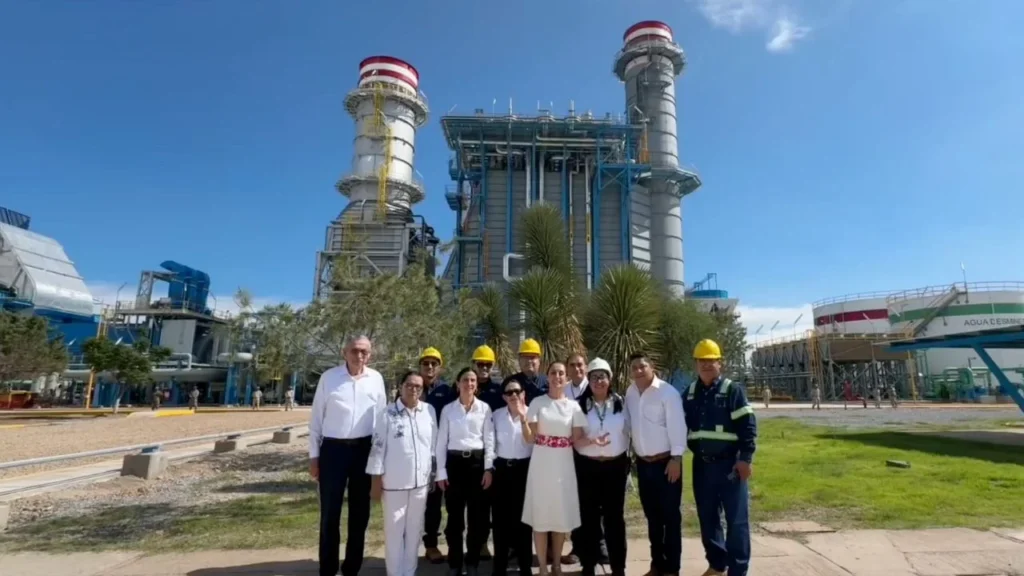 Claudia Sheinbaum inauguró la Central de Ciclo Combinado Villa de Reyes de la CFE que beneficia a 2.4 millones de personas en San Luis Potosí.