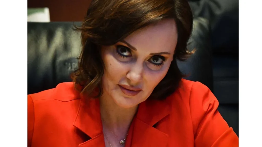 Lilly Téllez propone que "para efectos jurídicos, los términos mujer y hombre deberán entenderse conforme al sexo biológico determinado al nacer