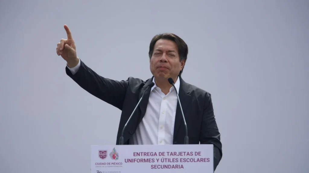 Brugada inicia entrega de un millón 250 mil apoyos para útiles y uniformes escolares