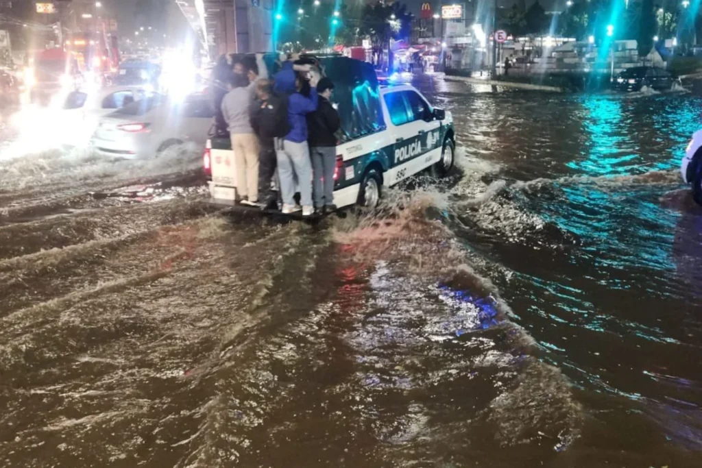 Atención. Preocupa ver como las lluvias atípicas causaron daños en drenajes de la capital, dijo el gerente de Planes y Proyectos Urbanos del Centro para el Futuro de las Ciudades.