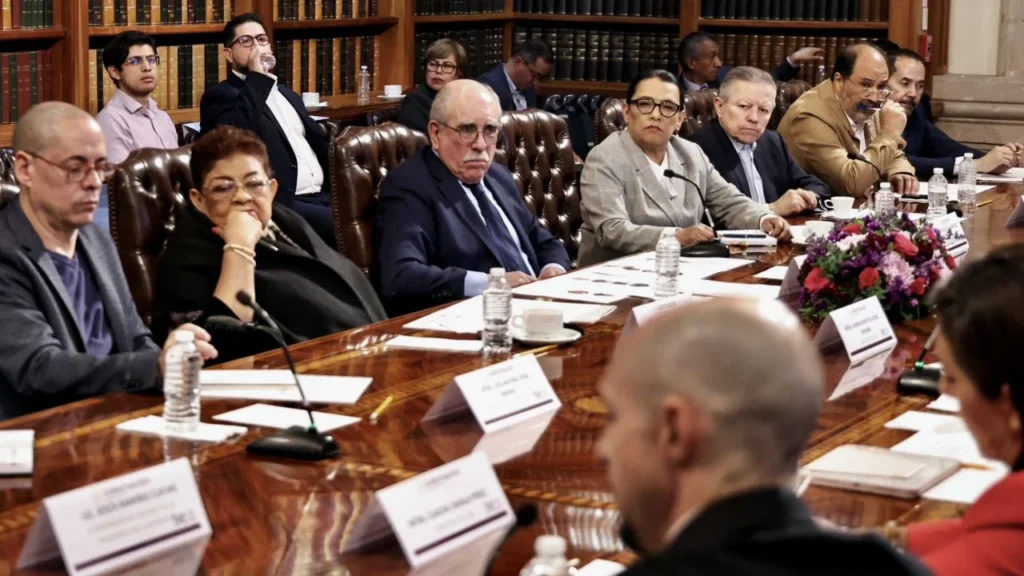 Hechos. Por la reforma electoral, consejeros y comisionados del INE sostuvieron su primer encuentro, este martes en instalaciones de la Segob.