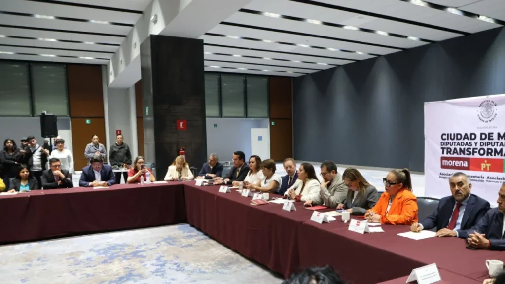 Respaldo. Además de Clara Crugada y la presidenta nacional del partido, Luisa Alcalde, también asistió el secretario de Seguridad Ciudadana, Pablo Vázquez, así como diputados del Verde Ecologista y del Trabajo.