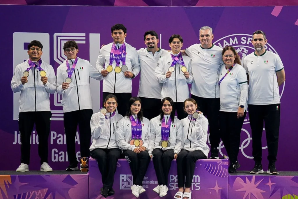 Asunción se pinta de verde , blanco y rojo: México arrasa en trampolín varonil 