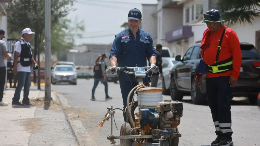 Retiran 87 toneladas de cacharros, basura y escombro tras un operativo completo de servicios públicos en la colonia La Alianza, Monterrey