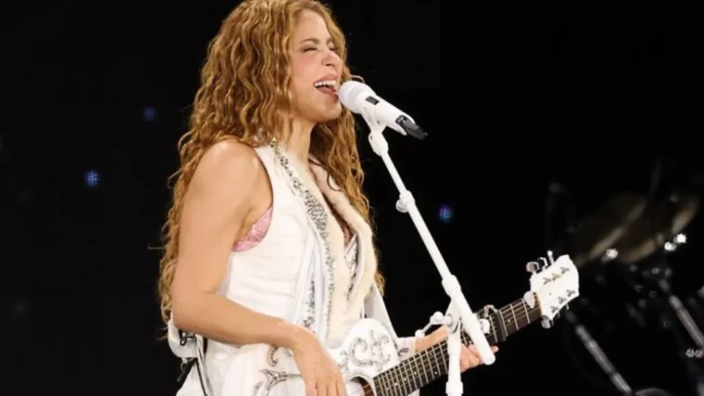 Shakira tras su presentación durante su gira mundial "Las Mujeres Ya No Lloran" en el SoFi Stadium de Inglewood, California, el pasado 5 de agosto