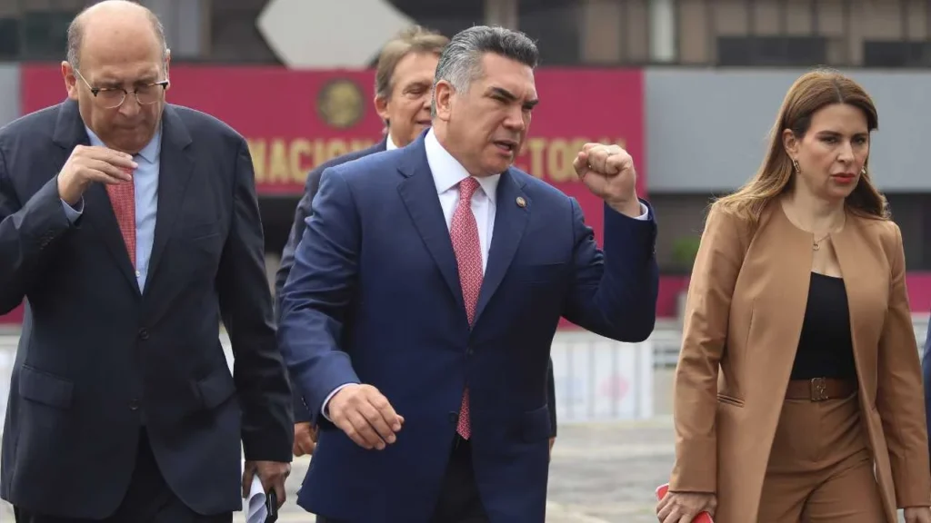 Claudia Sheinbaum señaló que Alejandro “Alito” Moreno es un “vende patrias”.