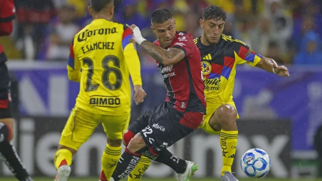 América, con debut y gol del francés Allan Saint-Maximin, remontó al Atlas en el Estadio Jalisco.
