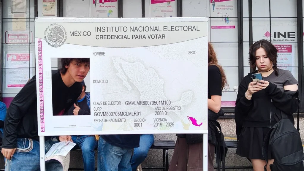 Se aprobó la incorporación de nuevos mecanismos de seguridad en la credencial de elector, al tiempo que se instauró la CURP Biométrica.