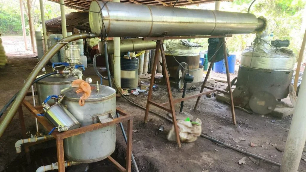 Omar García Harfuch anunció el decomiso e inhabilitación de un laboratorio de metanfetamina en Chiapas.