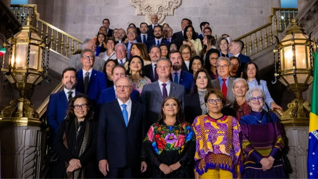 La jefa de Gobierno Clara Brugada entregó las Llaves de la CDMX al vicepresidente de Brasil, Geraldo José Rodrigues Alckmin.