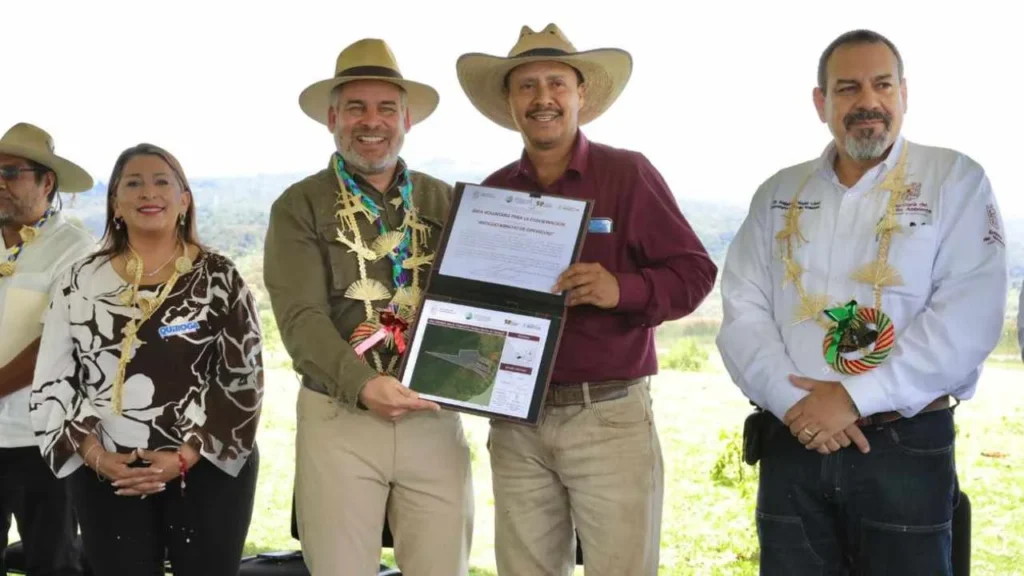 Comunidades indígenas ceden más de 8 mil hectáreas para protección del Lago de Pátzcuaro.