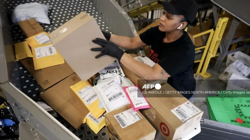 Correos de 25 países frenan envíos a los Estados Unidos por los aranceles.
