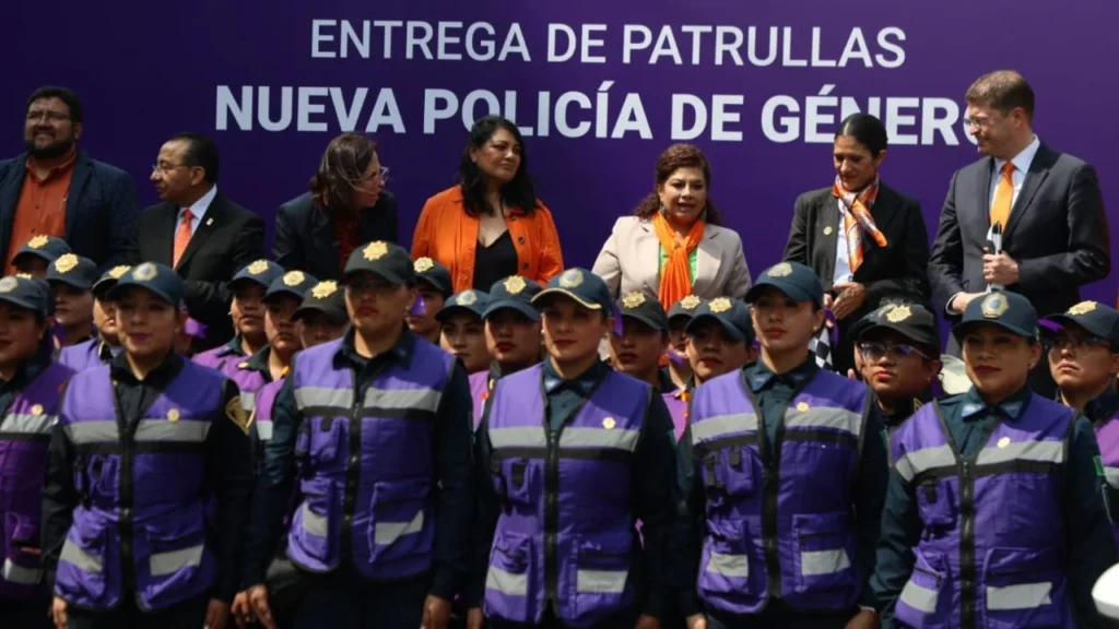 La jefa de Gobierno, Clara Brugada, encabezó la presentación y banderazo de la nueva Policía Especializada de Género de la Ciudad de México (CDMX).