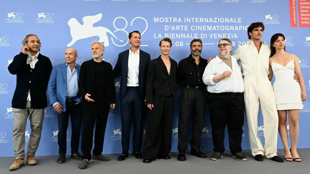 Elenco de Frankenstein de Guillermo del Toro en Venecia