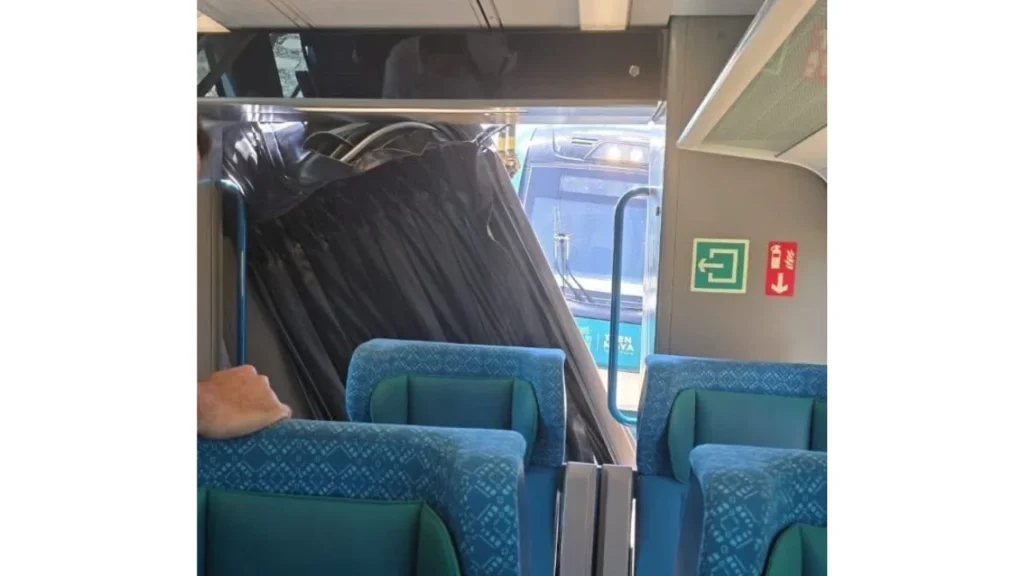 Usuarios a bordo del Tren Maya difundieron videos del momento exacto del percance de vía