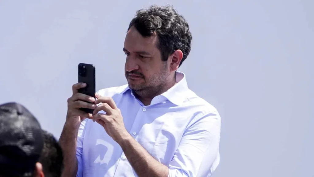 De manera virtual, Andy López regresa a su trabajo en Morena.