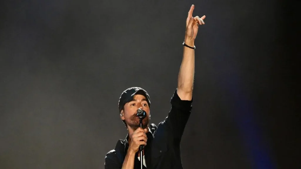 La Feria Nacional Potosina 2025 vivió uno de sus mejores conciertos con la inigualable presencia del intérprete español, Enrique Iglesias.