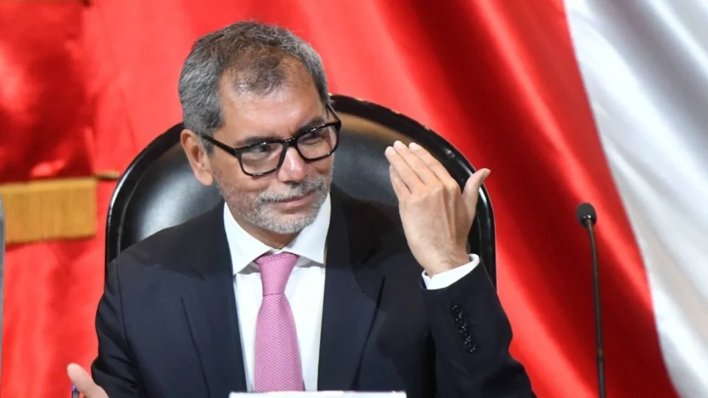 Édgar Amador Zamora precisó que las prioridades del presupuesto 2026 serán los programas sociales y de inversión pública.