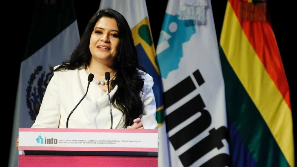 La comisionada presidenta del INFO CDMX, Laura Enríquez, destacó la historia del órgano garante y esfuerzo de su personal.