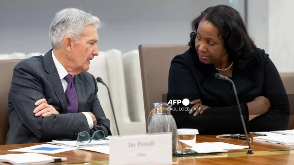 Lisa Cook, gobernadora de la Reserva Federal, presentó una denuncia contra Donald Trump