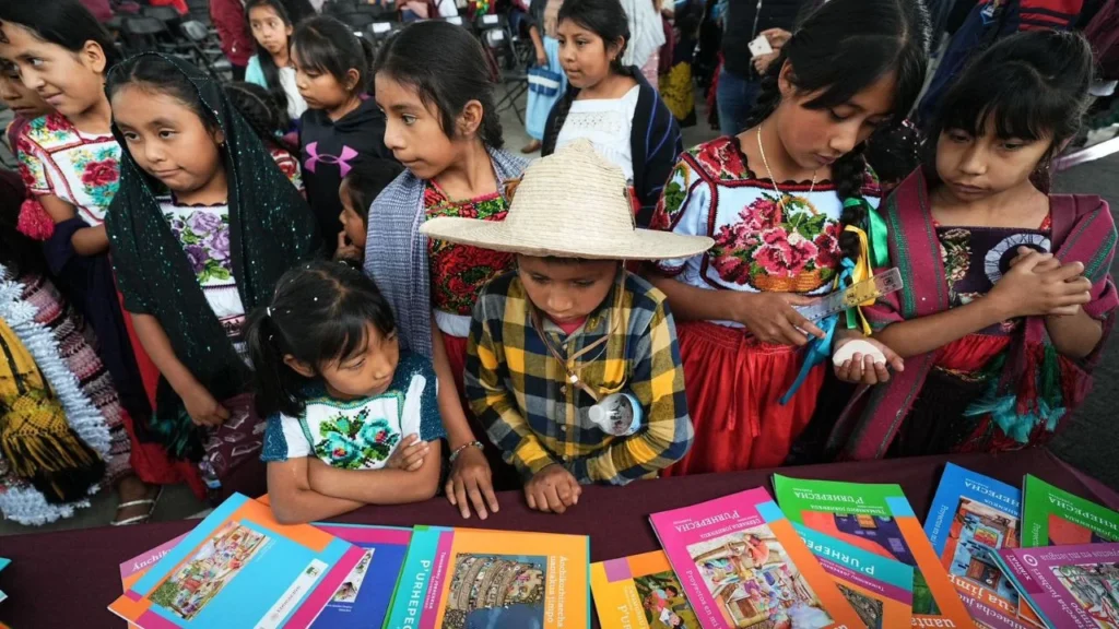 Mario Delgado detalló que escuelas públicas y privadas contarán con materiales educativos y libros de texto gratuitos en las 32 entidades.