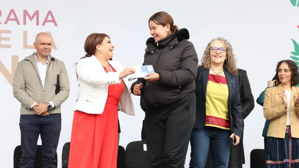 Desde el Zócalo, Clara Brugada encabezó la dispersión de 19 mil nuevos apoyos del programa “Desde la Cuna”.
