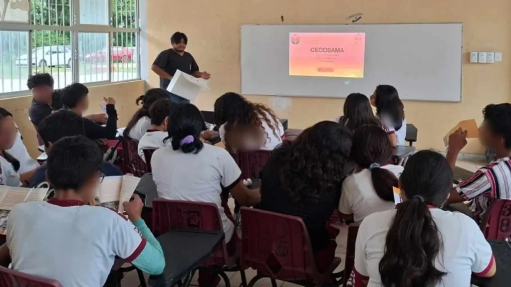 Refuerzan prevención de adicciones en secundarias de Escárcega, en Campeche.