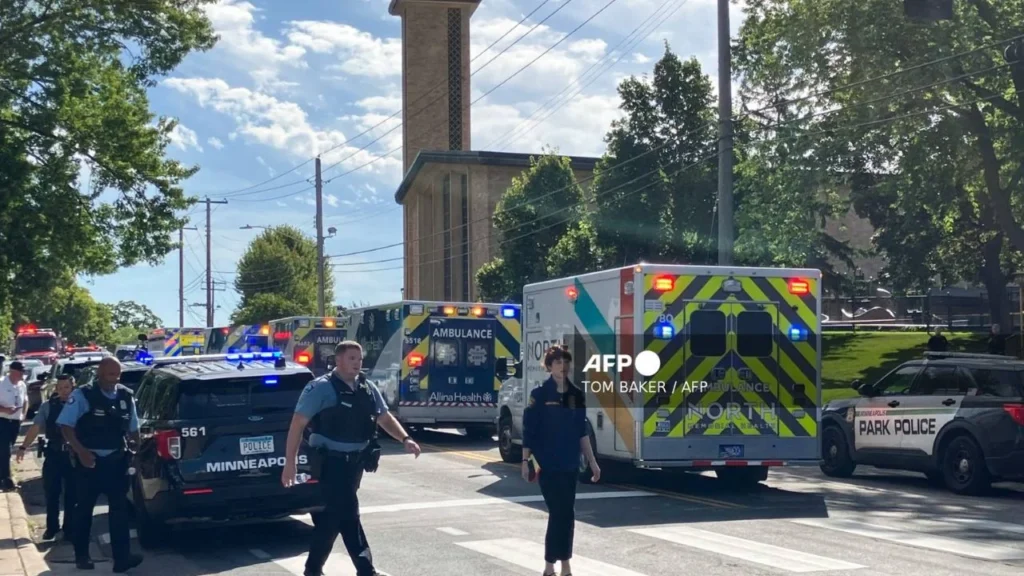 Un sujeto armado realizó un tiroteo en una escuela católica de Minneapolis
