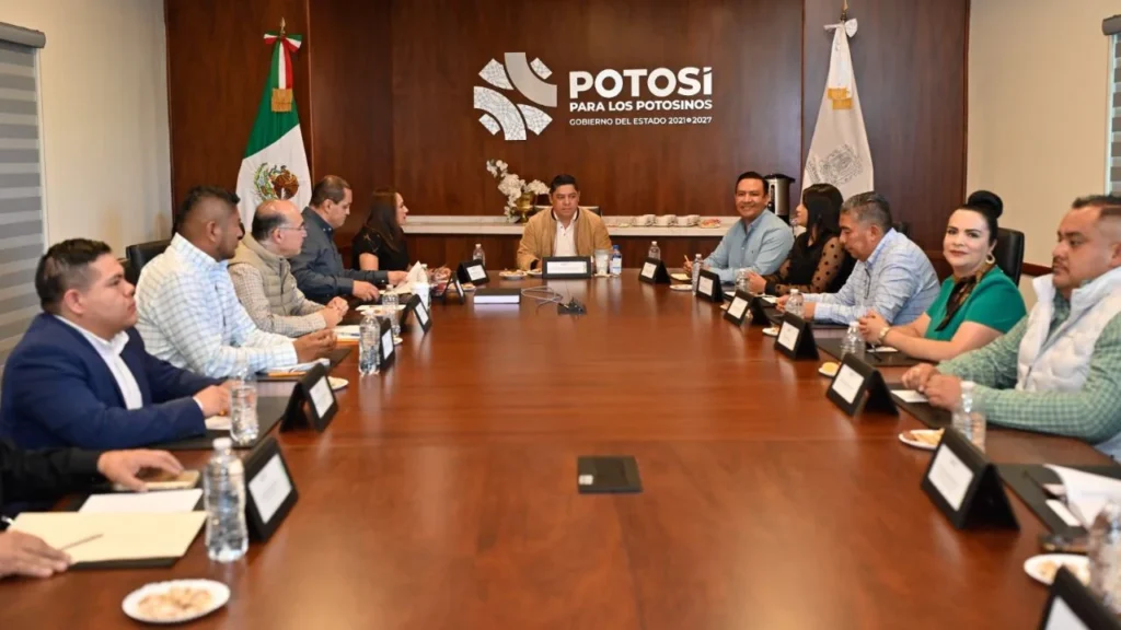 El gobernador Ricardo Gallardo arrancó importantes obras de infraestructura en los municipios que componen el área de SLP.