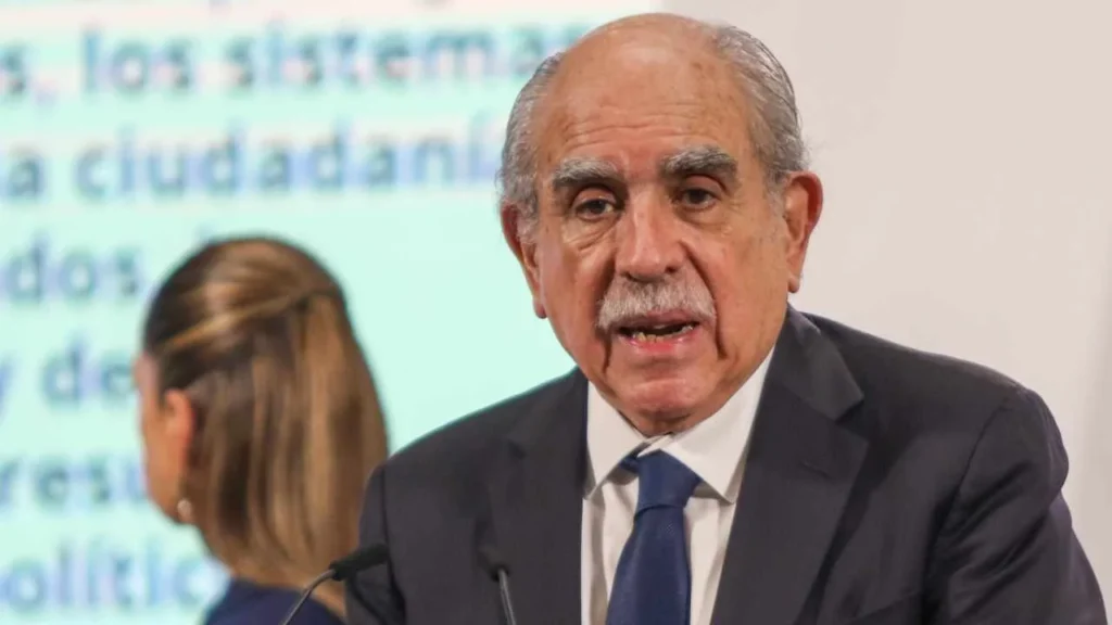 Ricardo Monreal externó a Pablo Gómez, quien preside la comisión presidencial para la reforma electoral, que quienes definirán el dictamen será el Congreso.
