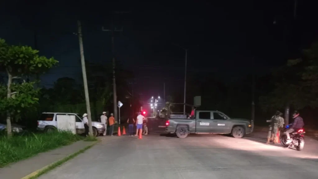 Tras el reporte de un motín e incendio en el Cereso de Tuxpan, ninguna autoridad ha emitido reporte oficial sobre el desarrollo de los hechos.