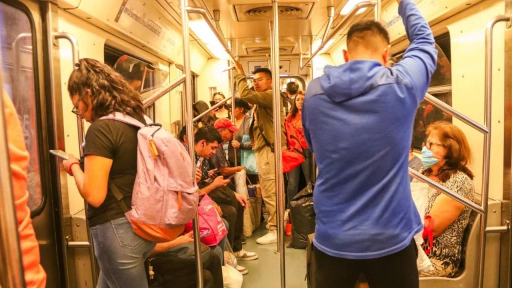 Tras incidente en la interestación Pino Suárez-Zócalo, reanudan servicio en toda la Línea 2 del Metro.