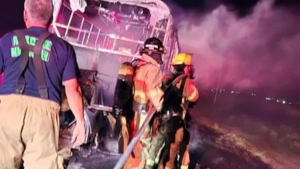 en el tramo que conecta La Piedad–Pénjamo ocurrió un fuerte accidente automovilístico.