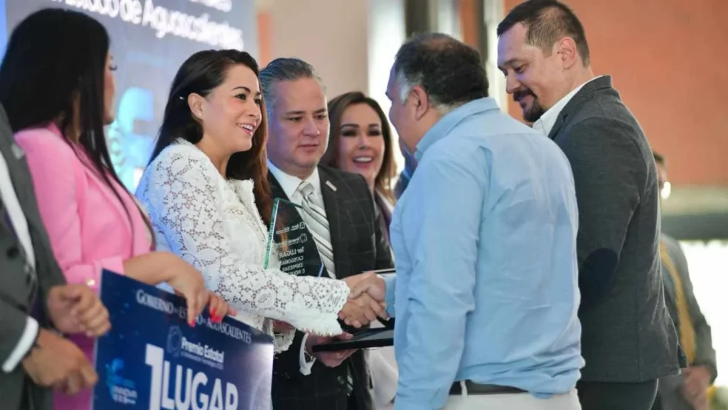 La gobernadora también entregó el Premio Estatal a la Innovación Tecnológica 2025.