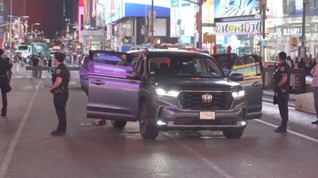 Un joven sorprendió a los asistentes en Times Square tras sacar un arma de fuego e iniciar un tiroteo