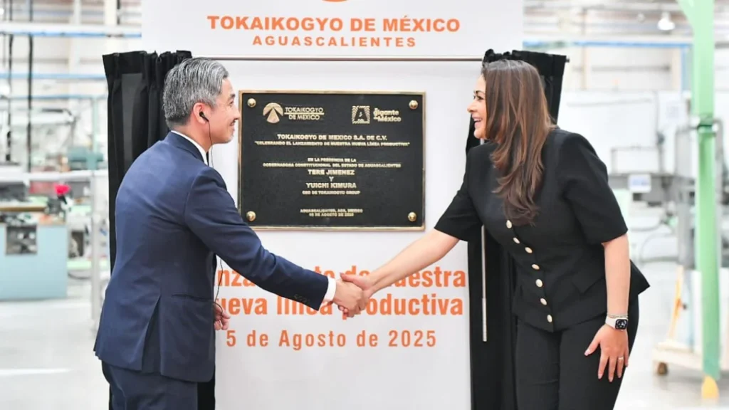 Tere Jiménez conoció los avances en la instalación de una nueva línea de producción en la planta de la empresa Tokaikogyo en Aguascalientes.