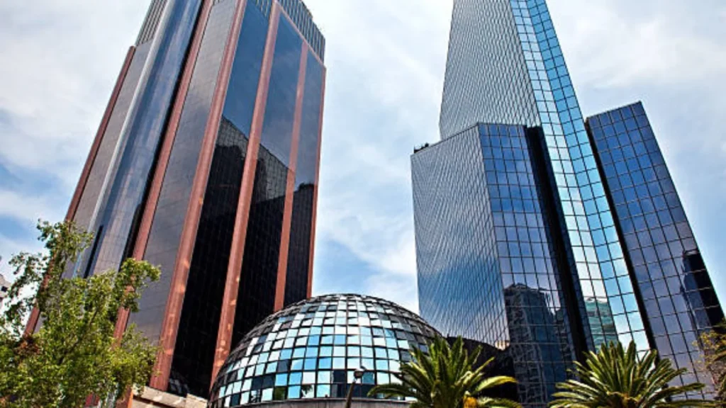 Grupo México registró el mejor desempeño del día, con un avance de 4.24%, a 142.99 pesos por acción