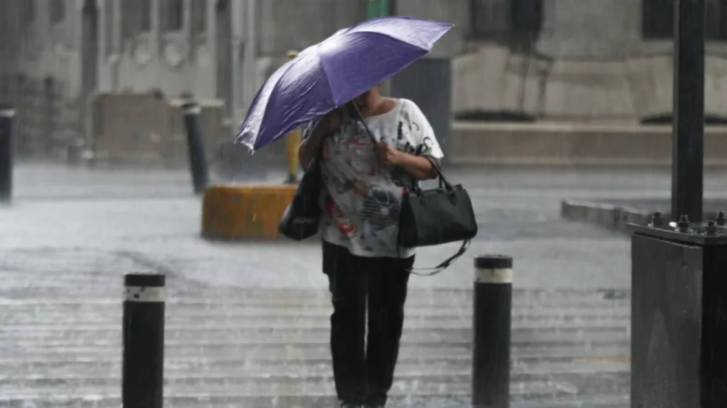 Para este sábado se prevé un ambiente caluroso y cielo parcialmente nublado con lluvias ligeras