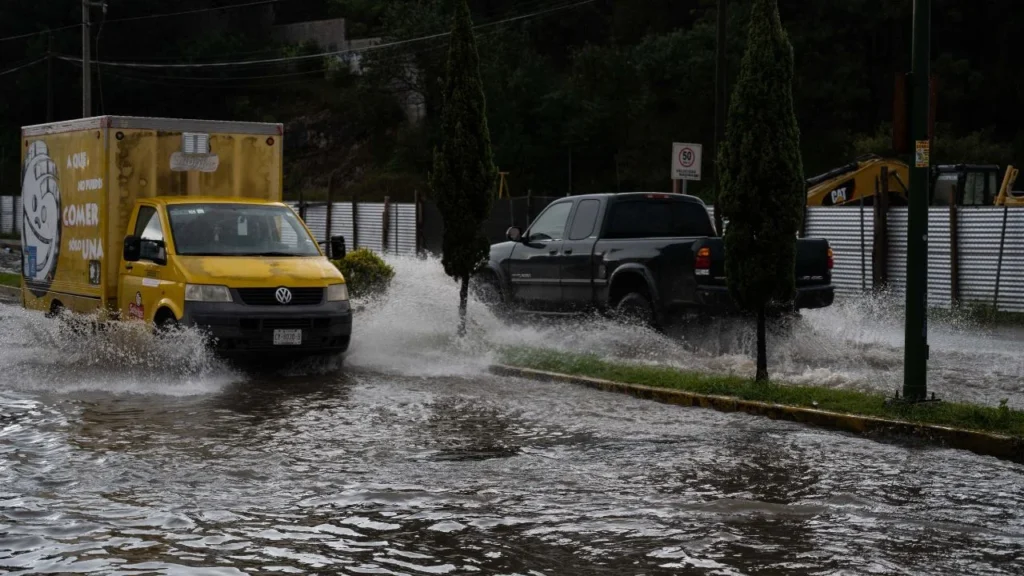 Probabilidad de lluvias fuertes, intervalos de chubascos y actividad eléctrica para este sábado