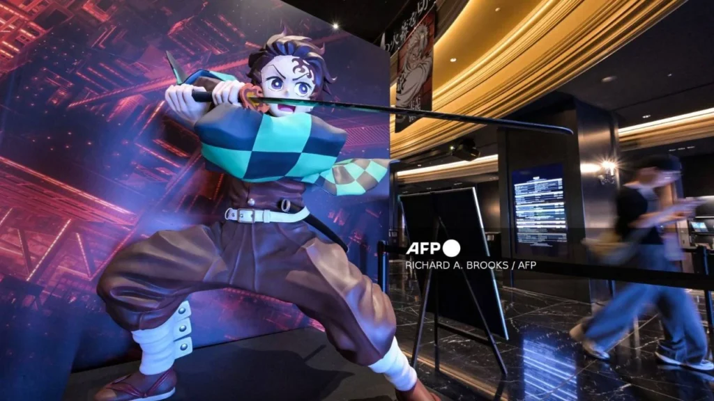 "Demon Slayer" ha establecido récords, al igual que su predecesor en la serie y otras películas de anime, convirtiéndose en la película más rápida de Japón en 10.000 millones de yenes brutos (67 millones de dólares)