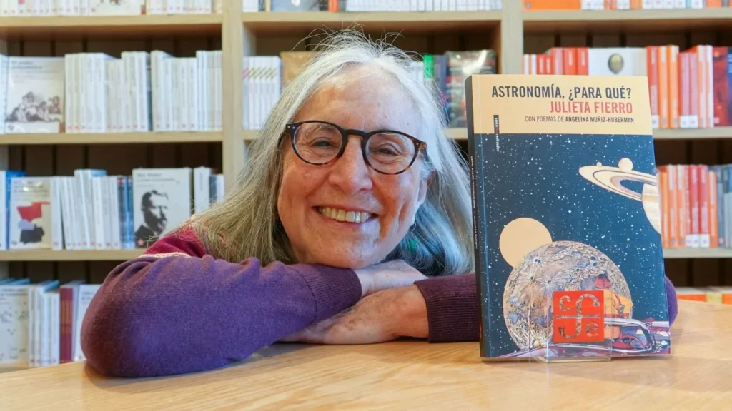 Julieta Fierro Gossman, Física y Astrónoma Mexicana, durante la presentación de su libro: Astronomía, ¿Para qué?