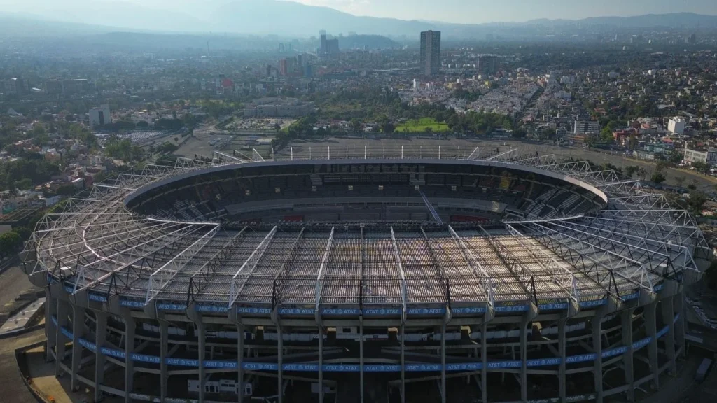 Francisco Reyes, es uno de los que aún guarda un atisbo de esperanza en poder estar como locutor en el renovado Estadio Azteca para el Mundial 2026.