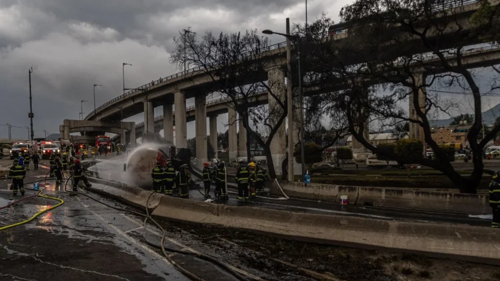 Tras la explosión de una pipa de gas en el Puente de la Concordia, en el Hospital General Ignacio Zaragoza hay ocho personas,atendidas; de ellas, cinco se encuentran estables, entre las que se encuentra un menor.