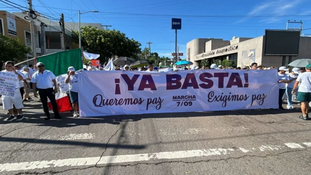 Cientos de personas participaron en la marcha por la paz en Culiacán, contra la violencia, inseguridad y corrupción